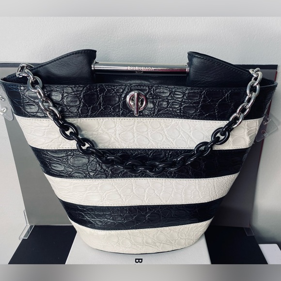 BALENCIAGA NEW BLACK/WHITE STRIPED EXOTIC SKIN LEATHER MAXI BUCKET TOTE BAG AUTH - Picture 4 of 17